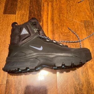 Nike ACG Air Zoom Gaiadome GORE-TEX hiking boots. Brand new. No box.